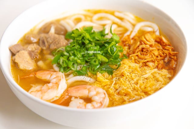 Seafood Oolong Noodle (Thick Round Noodle).