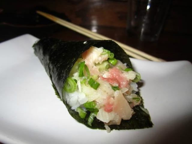 Yellowtail Hand Roll (1 Piece).