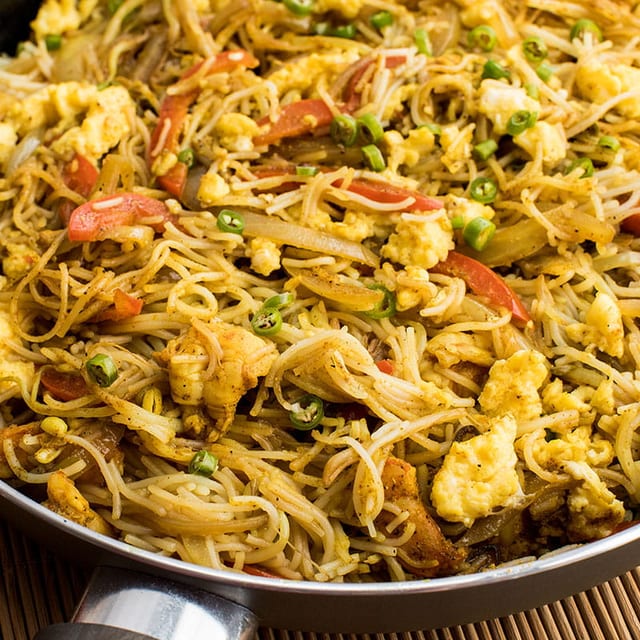 Singapore Rice Noodle (With Curry Sauce).
