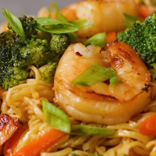 L21. Shrimp Lo Mein