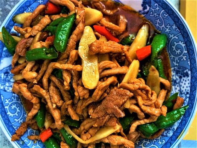 L10. Beef with Green Pepper.