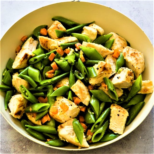 L23. Chicken with Snow Peas.
