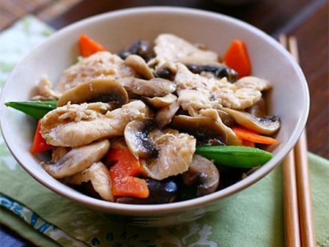L2. Moo Goo Gai Pan.