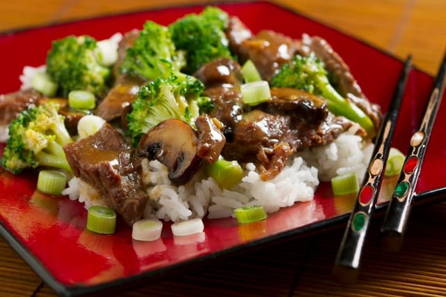 L28. Broccoli with Brown Sauce.