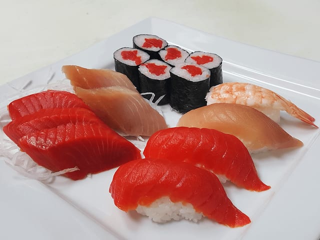 L- Sashimi Combo.