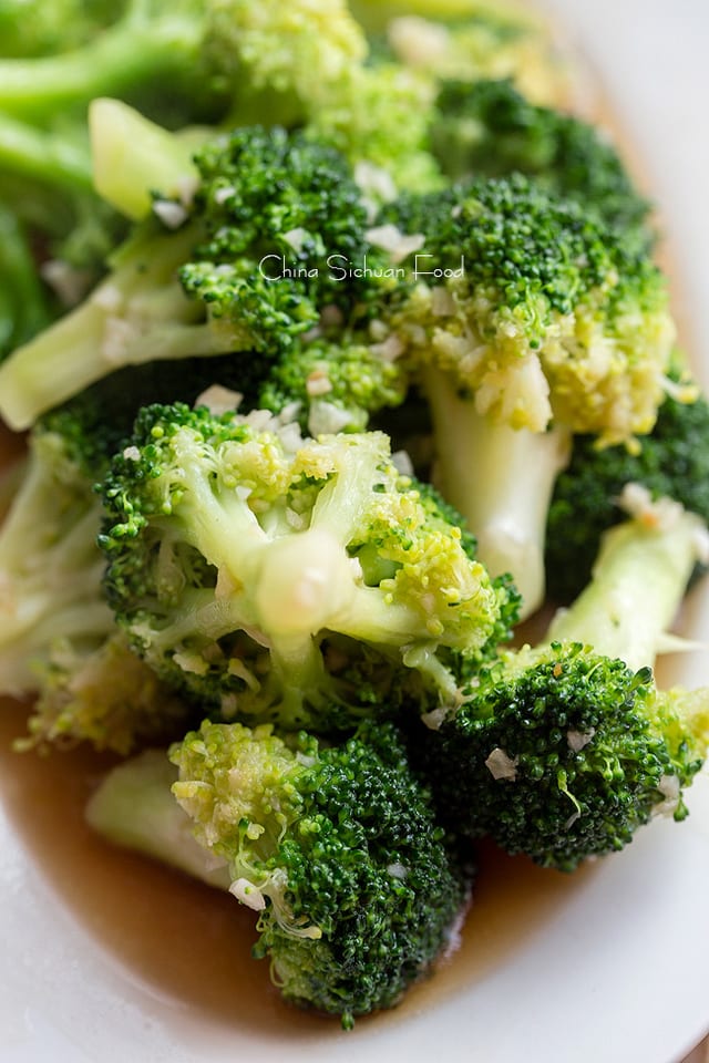L40. Broccoli with Szechuan Sauce.