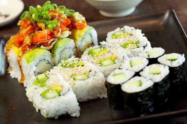 L-Vegetable Roll Combo.