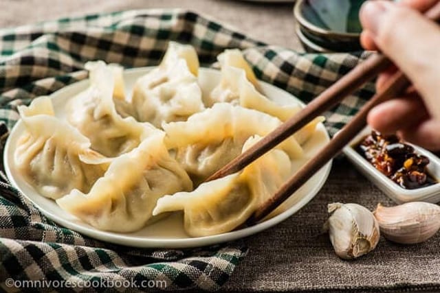 105. Steamed Dumplings (6 Pieces).